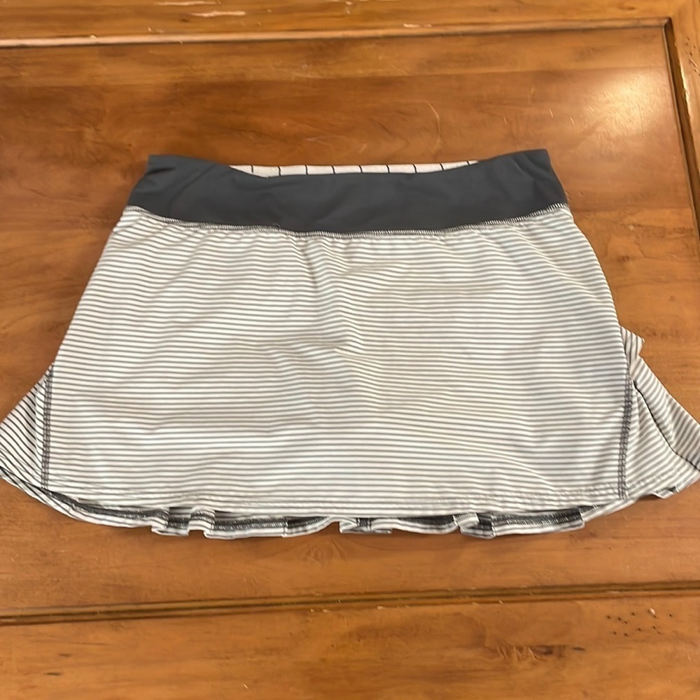 LULULEMON Ruffled Back Skort Size 10